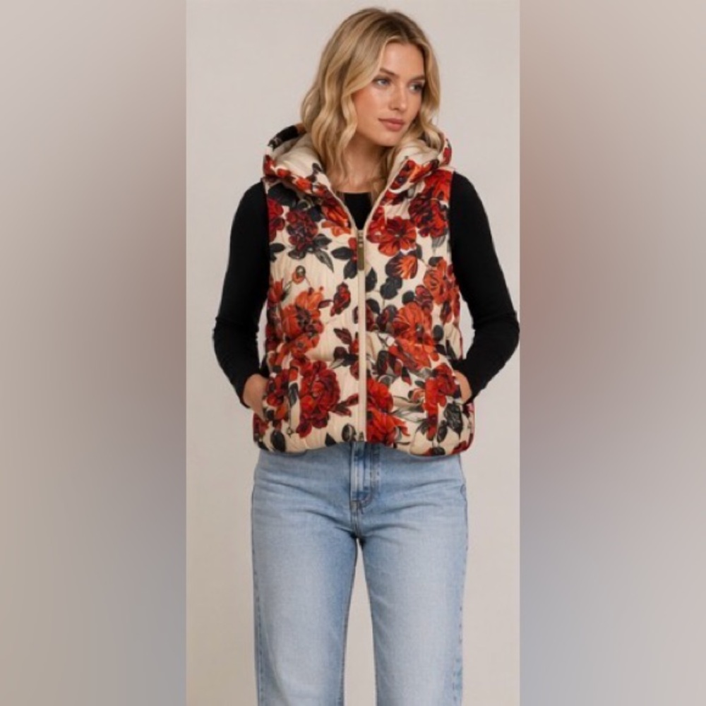 Aerie Women Floral Puffer Vest - Cream with Red & Black Roses